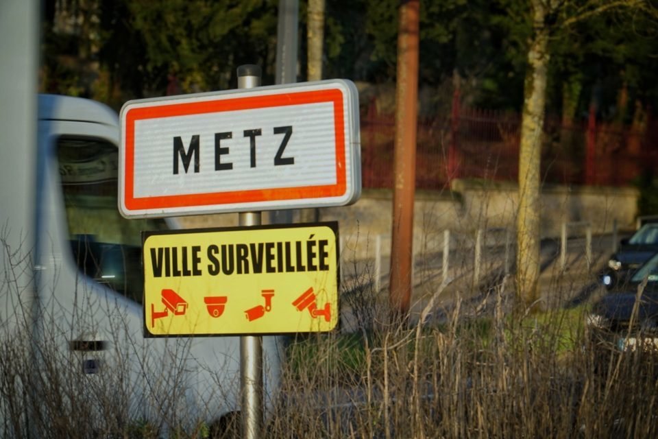 marcfly01's tweet photo. @MarcHillman2024 ("village fleuri", ce doit être "Les fleurs du Mal" en l'occurence) https://t.co/eHNKBgxmWr