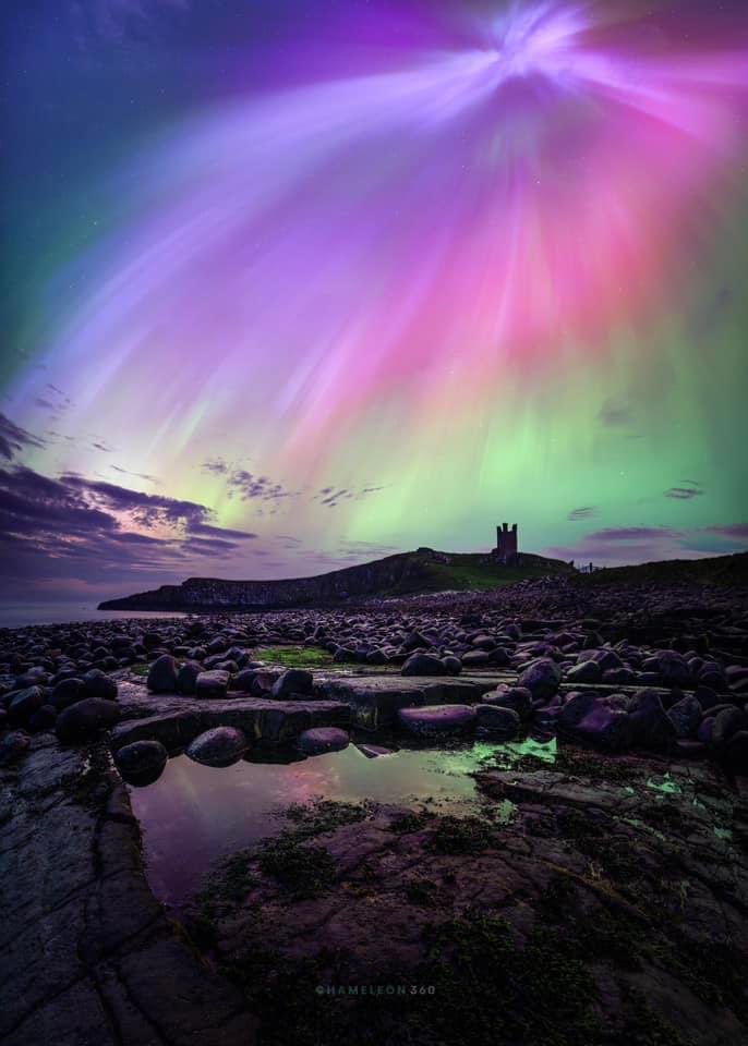 Congratulations to this eeeks #photocompetition winner @360chameleon with his incredible photo of the #AURORA over Dunstanburgh Castle