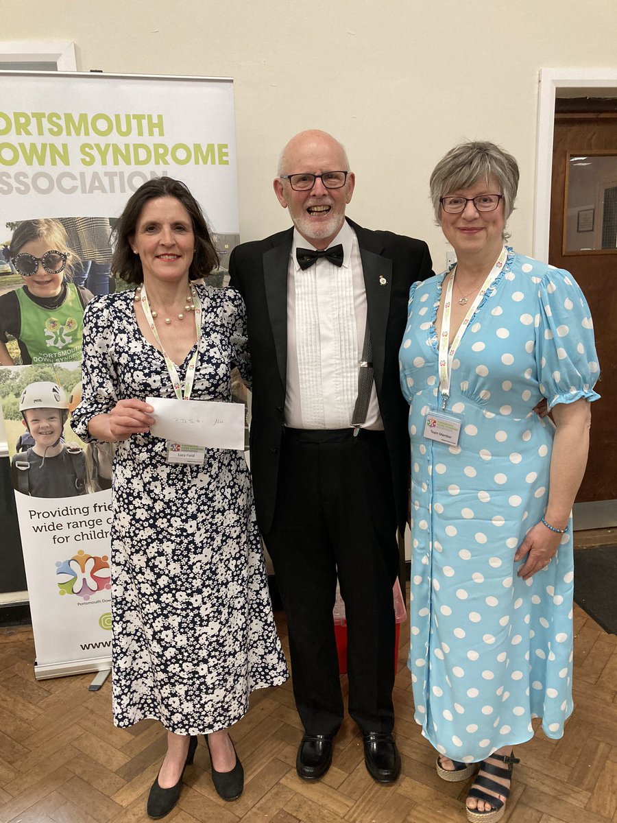 Huge thanks to WM Mike and @RoyalSussex342 for your warm welcome & generous donation of £600 to @PortsmouthDSA to support our specialist educational services. Fellow volunteer Claire and I had a wonderful evening with you. 💚#volunteer #community
