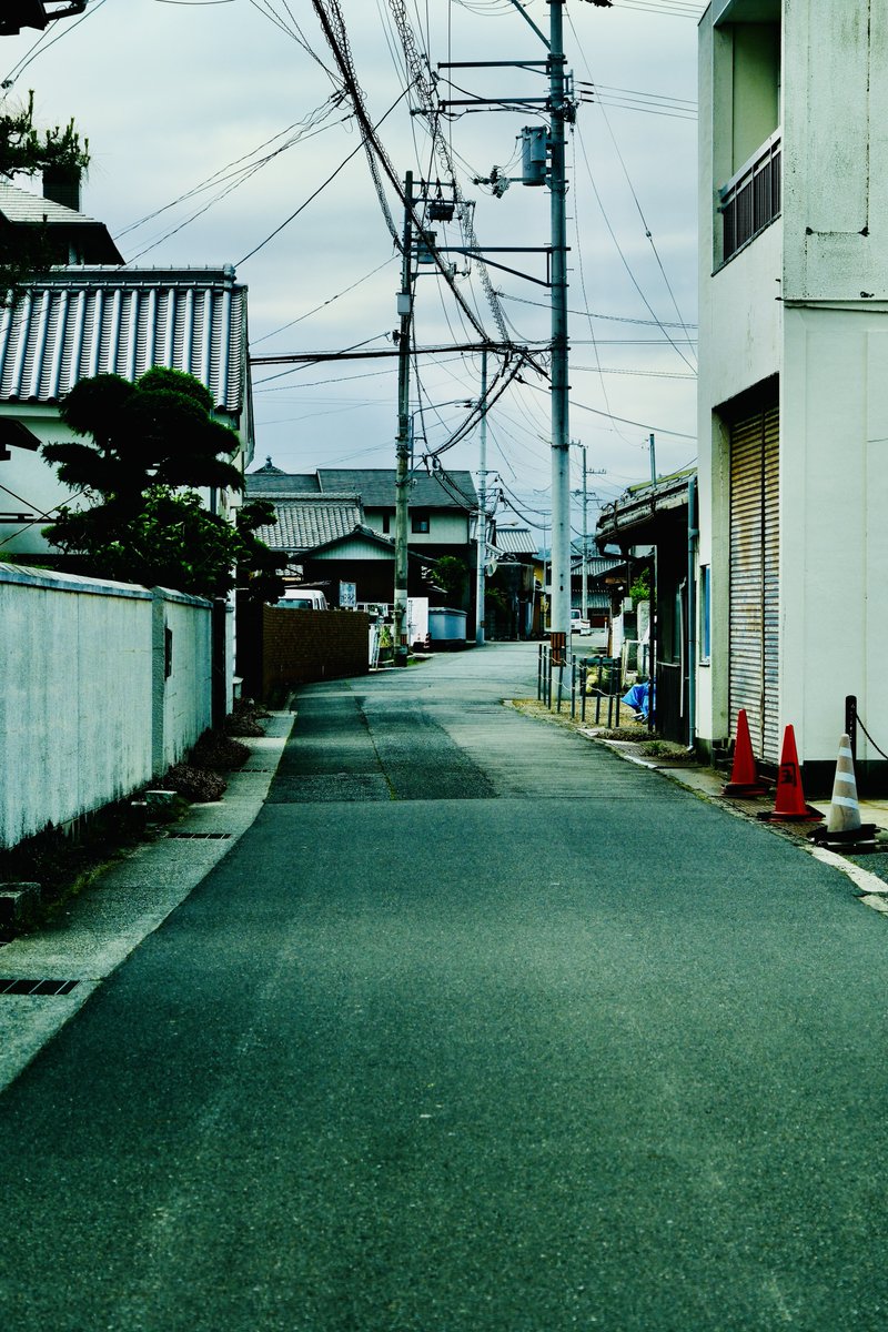 Part 7. 金毘羅街道 of my summer project: writing about the Konpira Highway that runs from Marugame - Kotohira. I'm adding random photos here, roughly in sequence as I work on the book. Here 4 images of the Highway itself now outside of Marugame #丸亀市. #金刀比羅宮