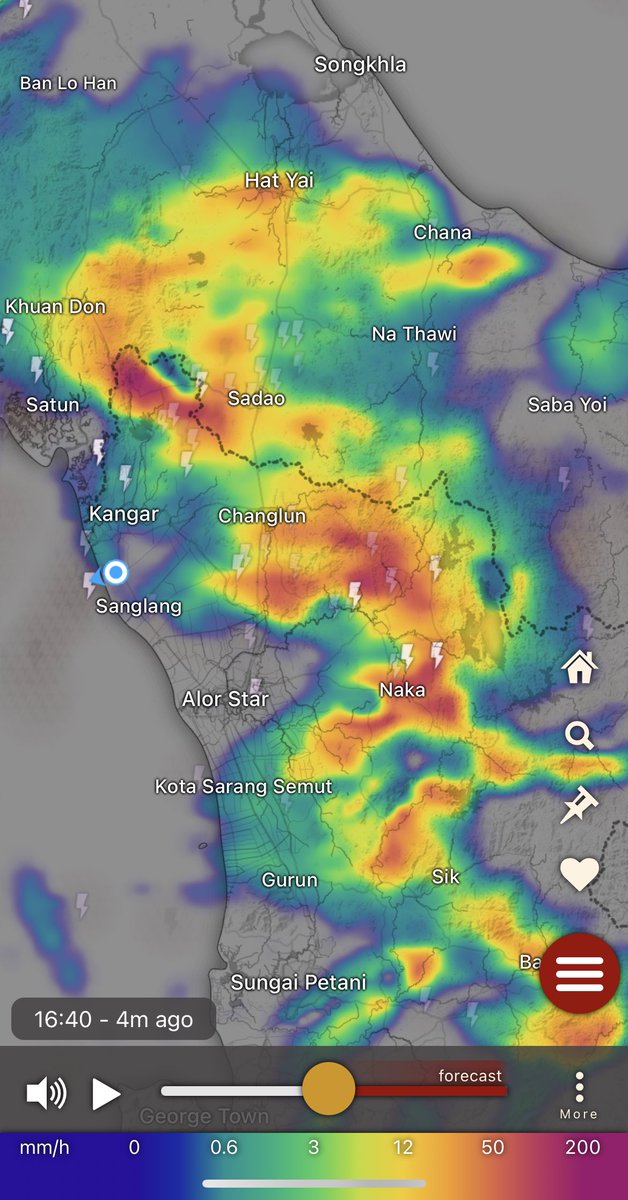 A lot of places in Semenanjung Malaysia are raining this evening especially in Pantai Barat. And also very heavy rain in Utara Semenanjung right now. Take care everyone!