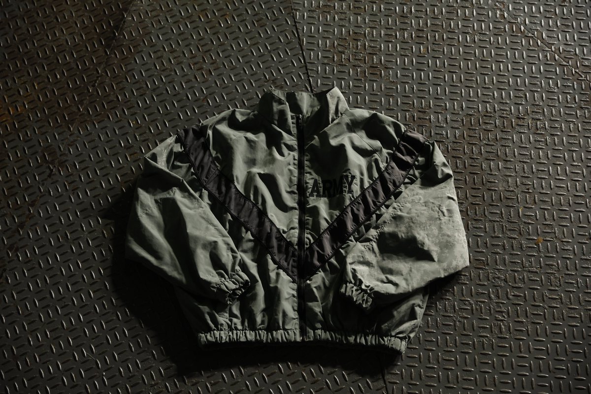ArmsMagazine's tweet photo. 韓流スターが着ていたことで大人気になった米陸軍トレーニングジャケット IPFU
Improved Physical Fitness Uniform
#アームズマガジン
#IPFU #アメリカ軍
▼詳しくはこちら
https://t.co/ghkBlkWYFn https://t.co/qi0mGCliC7