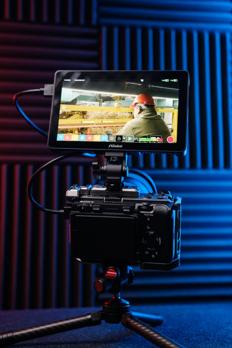 Elevate your shooting experience with Memory 7 pro monitor/recorder🔥 ✔ 2200 nits high brightness ✔ DCI-P3 wide color gamut ✔ Record and playback ✔ 3D LUT input and output ✔ SDI input convert to HDMI output 📸@ed_productionn #shimbol #color #DCIP3 #sonyfx3 #cinemarig