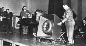 On this day in 1946, Jack Mullin, an electrical engineer, gave the first-ever demonstration of high-fidelity tape recording. At the time, the tape recording made it sound like a jazz band was playing in the room #TechHistory #HiFiTape #AudioTech May 16, 1946 Jack Mullin, an el