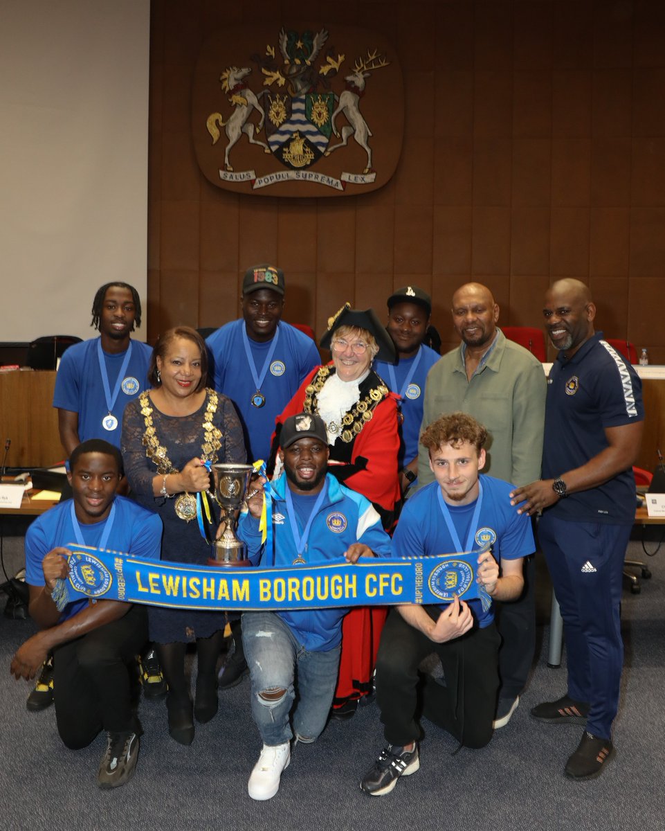 LewishamCouncil's tweet image. We were delighted to host @LewishamBoroCFC last night at Full Council to celebrate their SCEFL Division One Cup win.

Smiles all round from the team, Mayor @Brenda_Dacres, Speaker @Jacqpaschoud and a speech from Cllr Cooper on the power of community football to change lives

💛💙