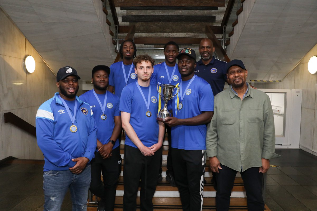 LewishamCouncil's tweet image. We were delighted to host @LewishamBoroCFC last night at Full Council to celebrate their SCEFL Division One Cup win.

Smiles all round from the team, Mayor @Brenda_Dacres, Speaker @Jacqpaschoud and a speech from Cllr Cooper on the power of community football to change lives

💛💙