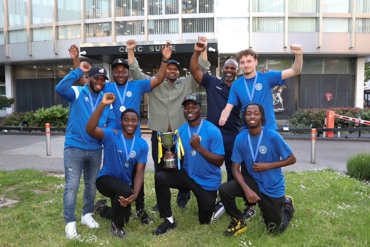 LewishamCouncil's tweet image. We were delighted to host @LewishamBoroCFC last night at Full Council to celebrate their SCEFL Division One Cup win.

Smiles all round from the team, Mayor @Brenda_Dacres, Speaker @Jacqpaschoud and a speech from Cllr Cooper on the power of community football to change lives

💛💙