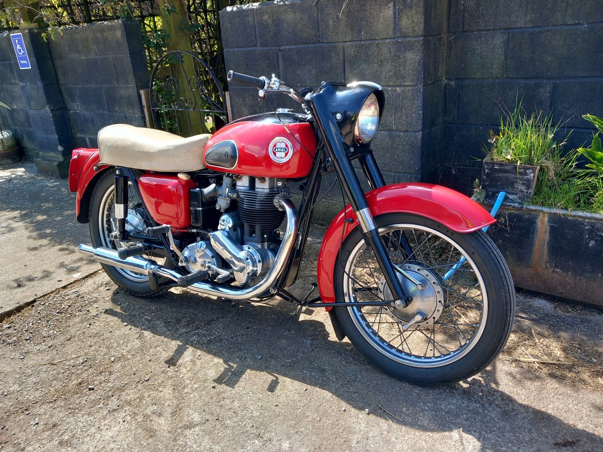 1959 Ariel Red Hunter 500cc, recently seen in Somerset. Who has ridden Ariels and what is your experience of the ride and the brand?
#classicbike #classicbikes #classicbikeshow #classicbikers #classicmotorbike #classicmotorcycles #classicmotorcycleshows #classicmotorcycleclub