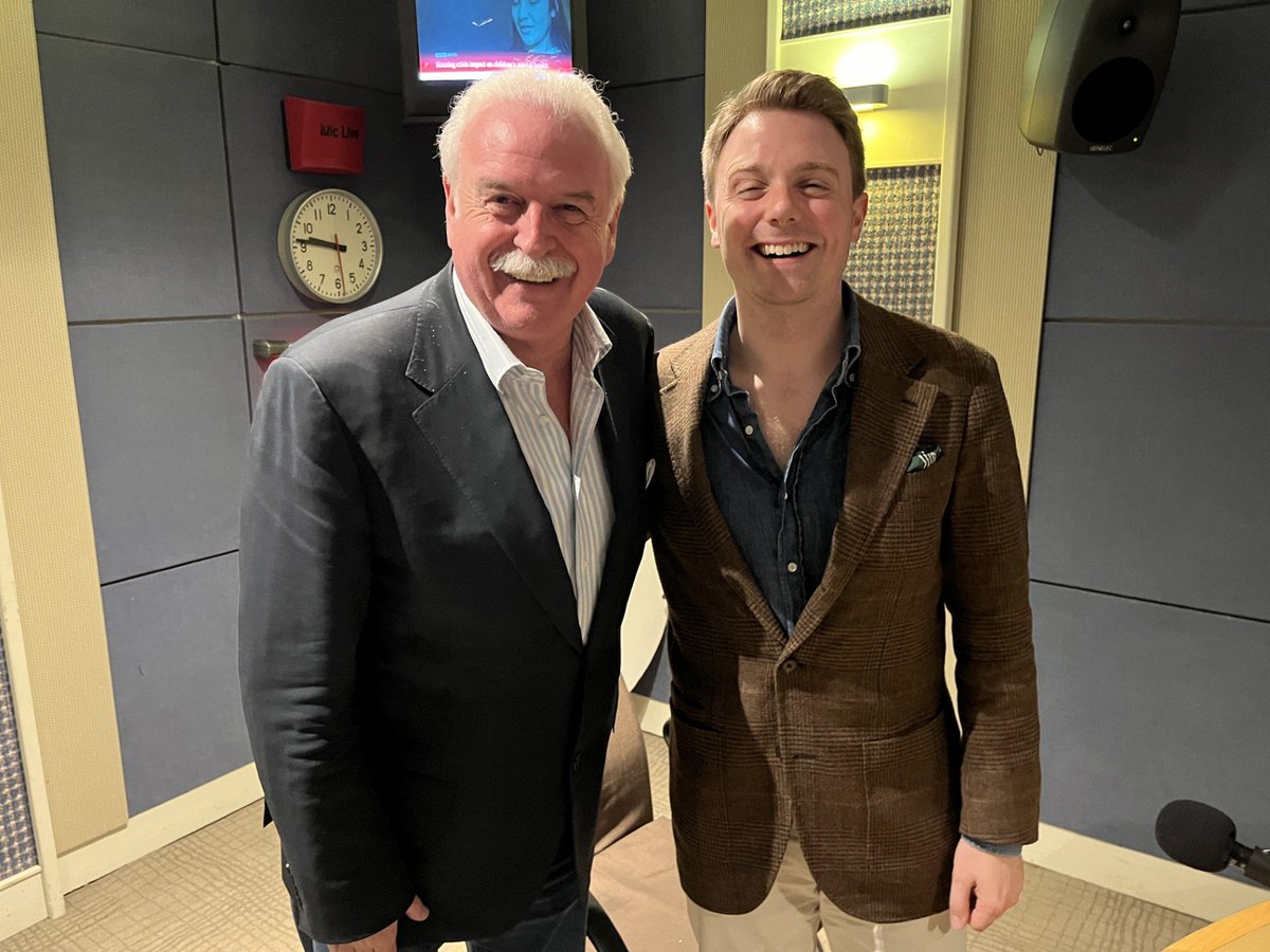 Conductor of @IrishNatOpera's La Traviata, Killian Farrell, in studio today. See it at @NatOperaHouse @CorkOperaHouse @gaiety_theatre in the coming weeks. @RTElyricfm