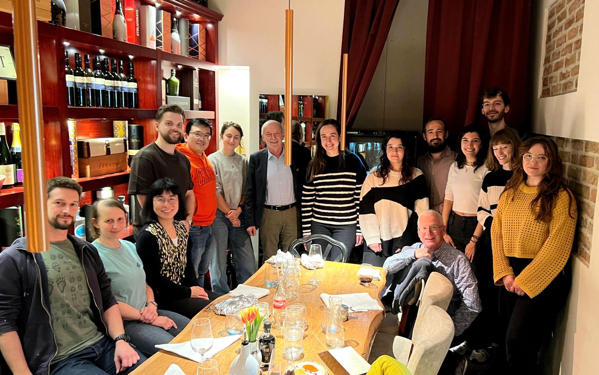 microbialoceanW's tweet image. The Microbial Oceanography Vienna group celebrates the great achievement of Professor Herndl on securing an ERC Advanced grant for the upcoming 5 years. 
We are looking forward to delving into the marine snow world at greater depths!