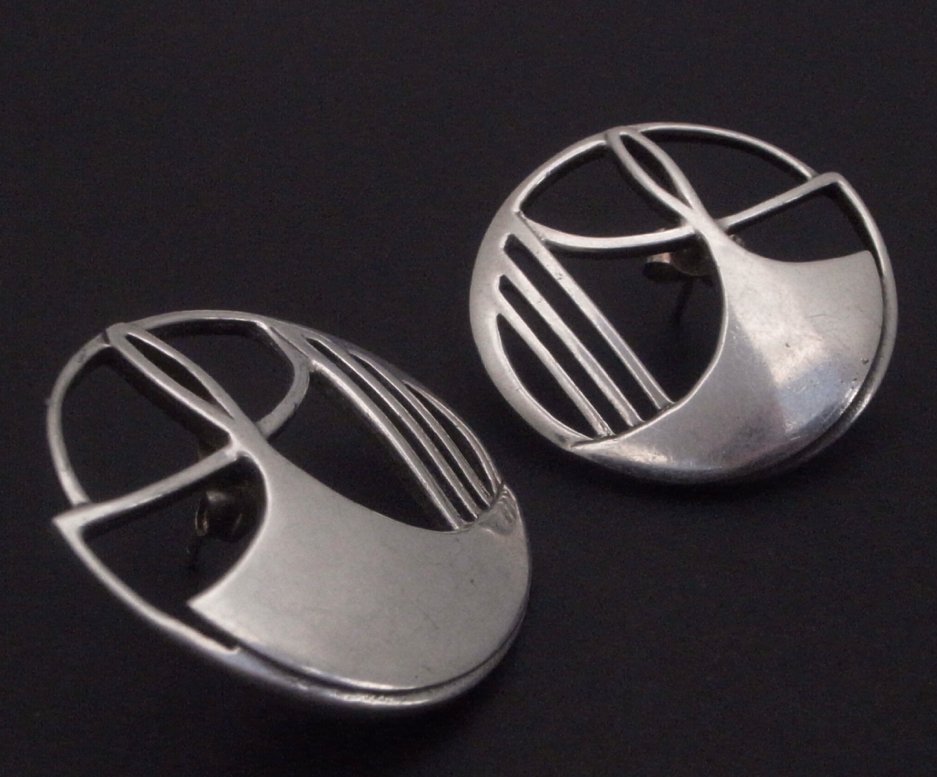 SOLD Malcolm Gray for Ortak, pair of silver ear studs, #Scotland, circa 1980, approximately 26 mm diameter. New to johnkelly1880.co.uk. #preowned #preownedjewellery #jewellery #vintage #silverjewellery #vintagejewellery #scottishjewellery #celticjewellery #modernist