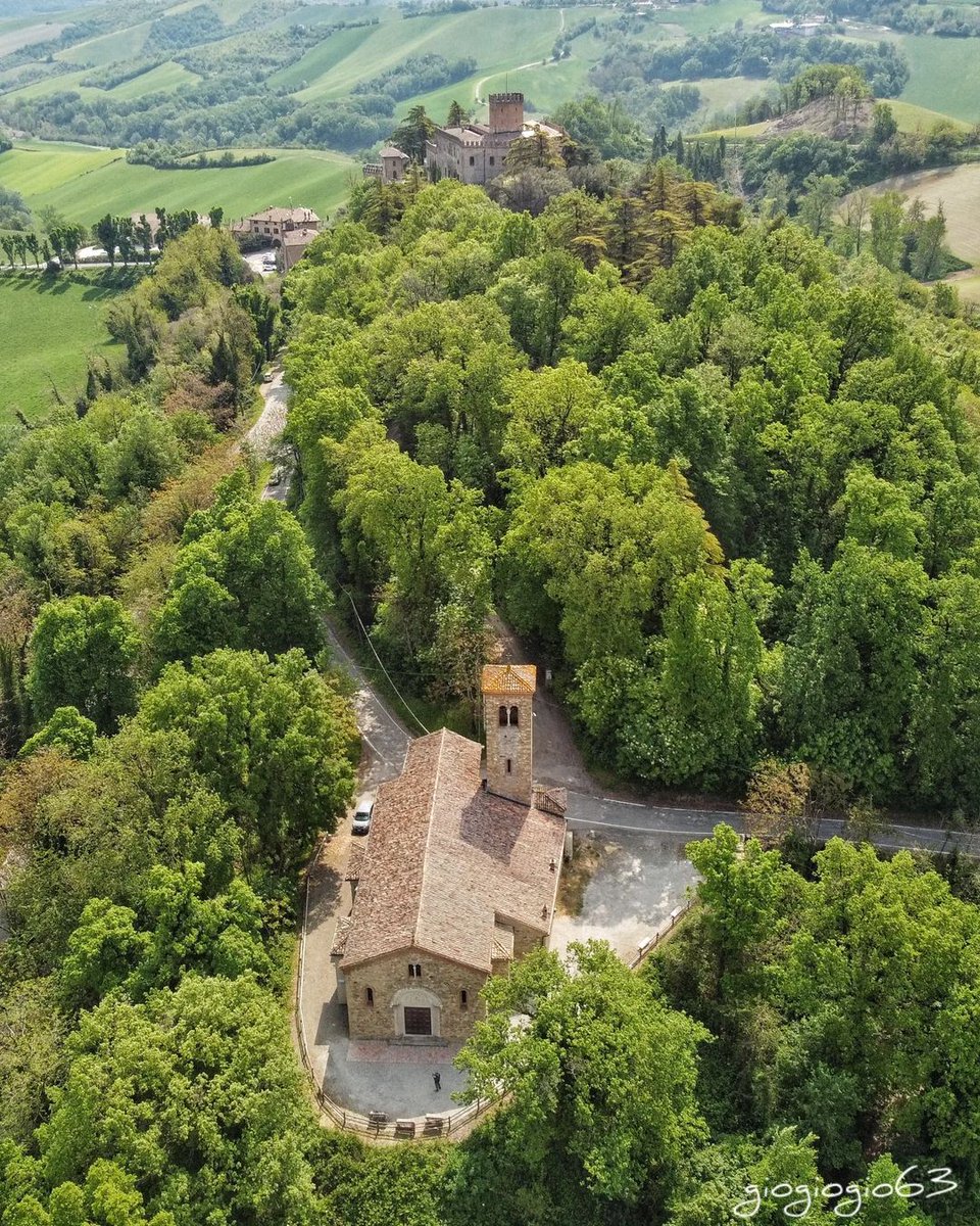 La 'Città del Respiro' 🧘 Immersa nel verde delle colline parmensi, a pochi chilometri da Salsomaggiore Terme, sorge #TabianoTerme, cittadina termale da scoprire tra natura, cultura e benessere ℹ️ tabianoterme.it Ph. giogiogio63 | #italianvillages #inEmiliaRomagna