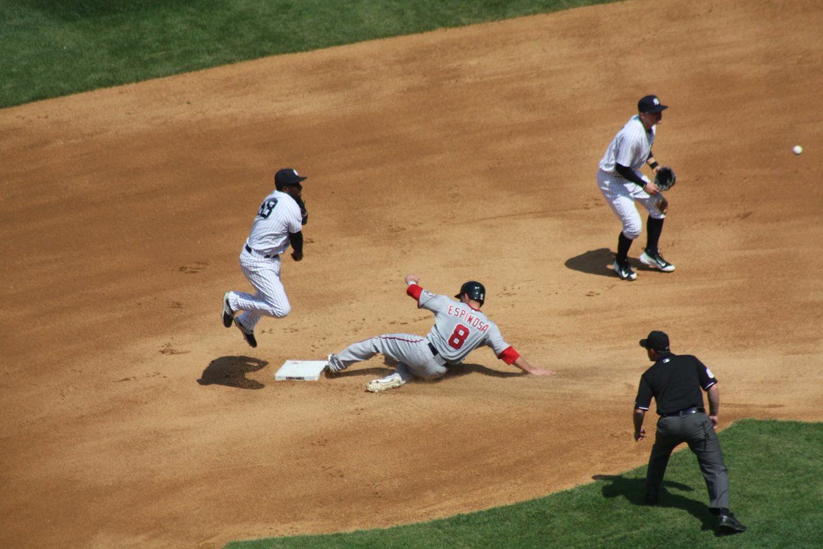 MythGenerator's tweet image. Je ne prenais pas de trop mauvaises photos à l'époque... saison 2014-2015 au Yankee Stadium si je me souviens bien... @GJeterfan