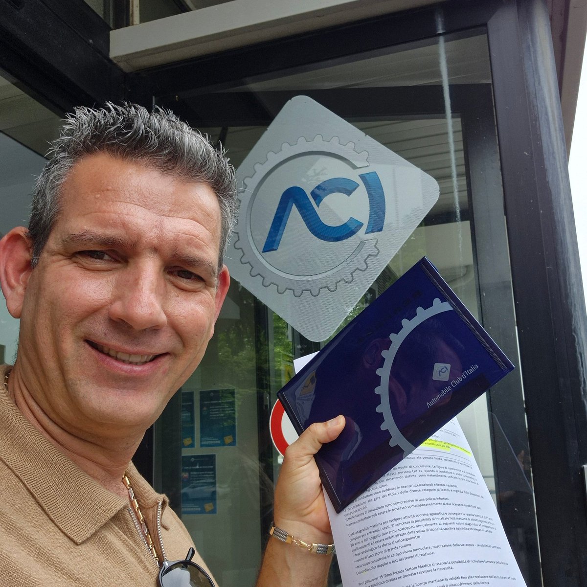 Feliz y honrrado de haber recibido la aprobación de mi Licencia Deportiva  Internacional como Piloto de competencias de automovilismo internacional, de parte de la Federacion Deportiva Nacional de Automovilismo y la <a href="/ACI_Italia/">ACI</a> Ascritos a la <a href="/fia/">FIA</a>