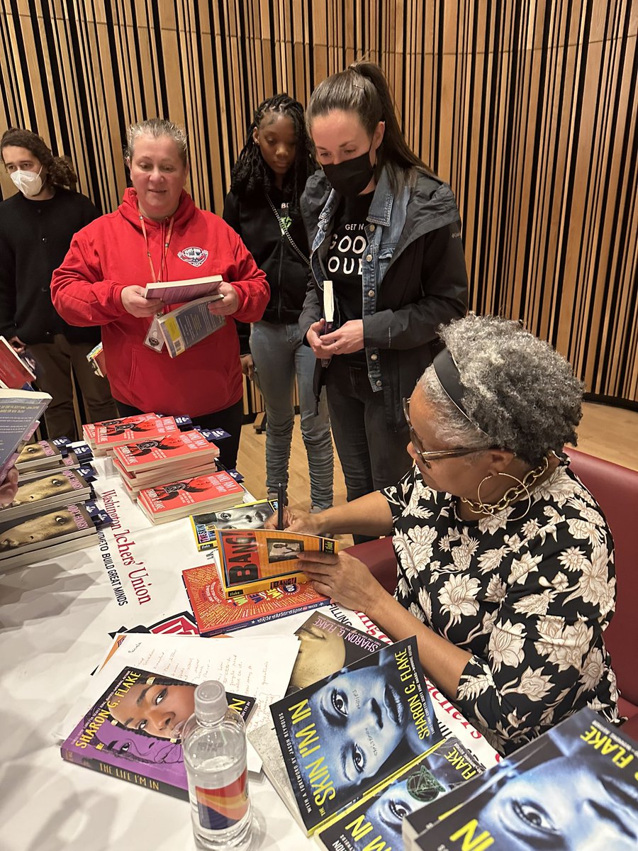 They asked me to sign books before I spoke to students in DC. Boy did I! @washingtondc @WTUTeacher @Scholastic @randomhousekids