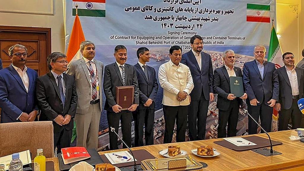 भारत-ईरान चाबहार पोर्ट समझौते से न सिर्फ भारत, ईरान को फायदा होगा बल्कि मध्य एशिया में मुस्लिम देशों के लिए कनेक्टिविटी और व्यापार भी बढ़ेगा। यह समझौता साबित करता है कि भारत साम्प्रदायिकता से ऊपर उठकर विकास के बारे में सोचता है।
