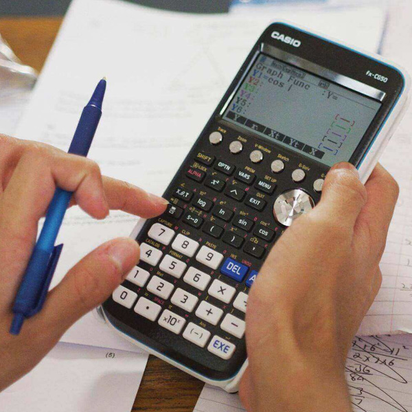 paperhouseplus's tweet image. Printing made easy with Casio printing calculators! Whether you&apos;re crunching numbers for business or personal finances, Casio printing calculators offer speed, accuracy, and convenience. Say goodbye to handwritten calculations! #Casio #PrintingCalculator #PaperhousePlus
