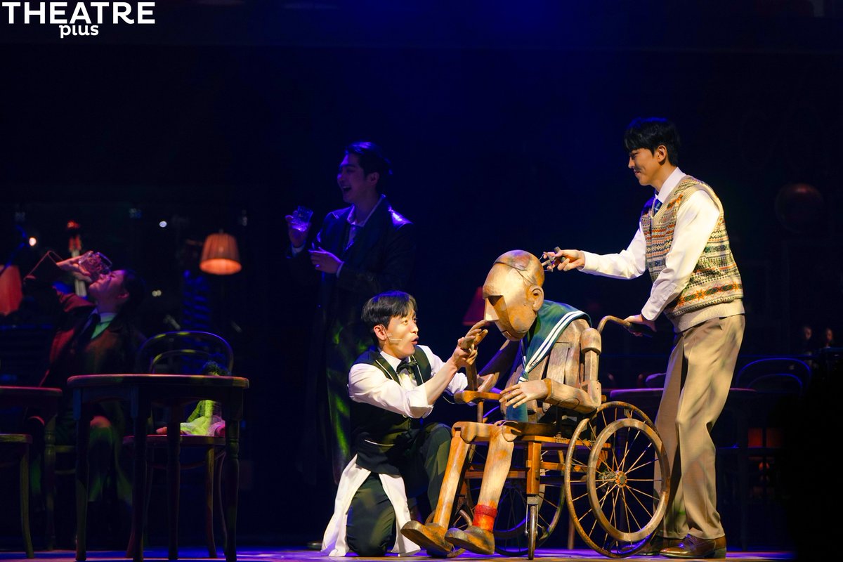 [라이브📡] 뮤지컬 <#벤자민버튼> 프레스콜 현장 엿보기👀 소설과 영화로 유명한 <벤자민 버튼>은 노인으로 태어나 점점 어려지는 '벤자민'의 인생을 그리는 작품입니다. 장면 시연 영상은 시어터플러스 인스타그램에서!
-
벤자민 역 심창민 인터뷰 | naver.me/xLJyRtqX