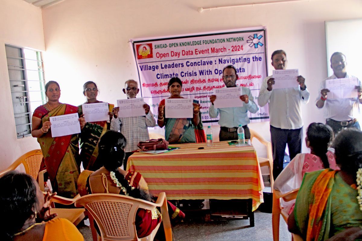 OKFN's tweet photo. 🙌🏾 It's time to hear the stories made possible in 2024 with the #OpenDataDay mini-grants. Find out about the "Village Leaders Conclave" event in #India by @SWEAD_Cuddalore.

🇮🇳 https://t.co/cx92LQKIgz

#ODDStories
#ODD24
#OpenDataForSDGs https://t.co/V5EOCakYYJ