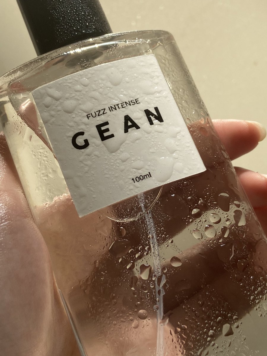 OYYY yang nyari parfum cocok buat kondisi yang lagi heatwave gini cobain parfum gean yang fluzz intense ini deh wanginya seger, clean kayak abis mandi gabikin mual dan pusing🫵🏻