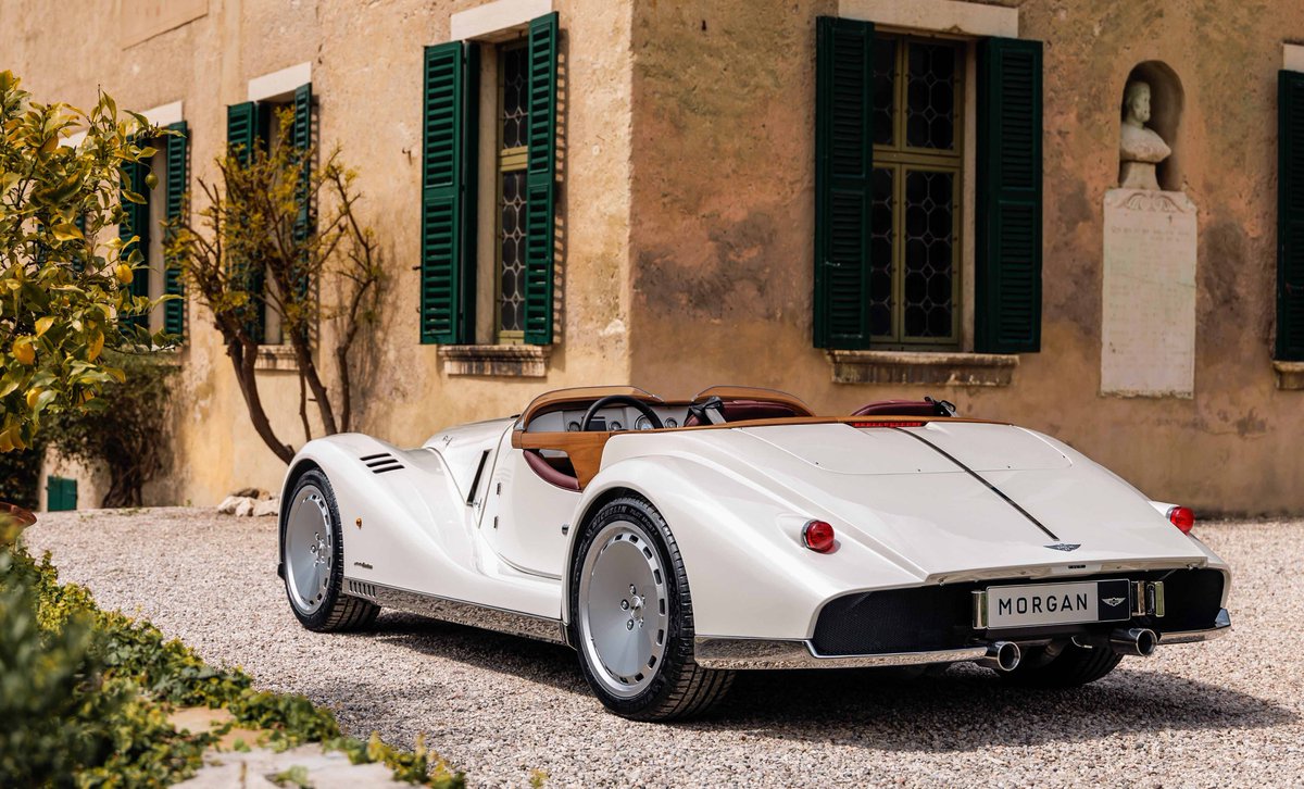 This is the Morgan Midsummer, a design collaboration with Pininfarina and the first ever exterior design collaboration for the Malvern automaker. If cars are art, then this is a masterpiece. @morganmotor @PininfarinaSpA