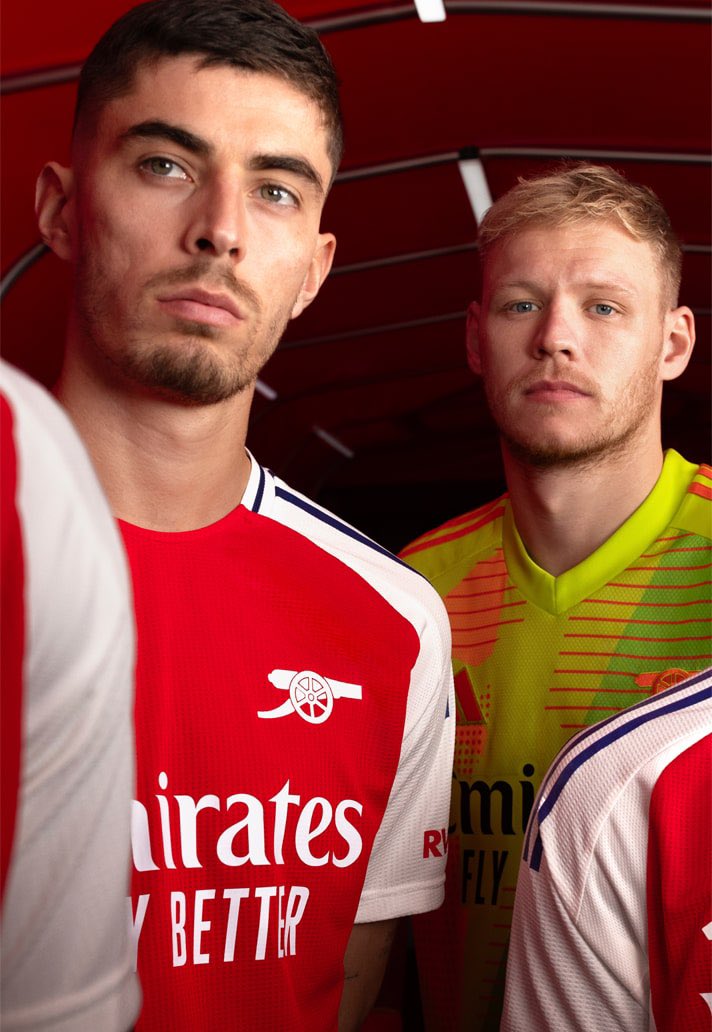 Arsenal 2024/25 iç saha formasını tanıttı. Yeni formada 1989’dan bu yana ilk kez top arabası logo kullanılmış. 🔴⚪️ @Arsenal | @adidasfootball