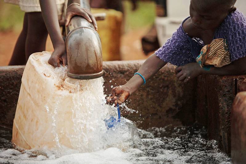 Today, 2.3B lack access to safe water & 3.5B lack access to safe sanitation. To change the tide, @SarojJha001 & @WorldBank Country Director for Liberia, Sierra Leone & Ghana, Robert Taliercio O’Brien write about the need for transformative partnerships: wrld.bg/8TBT50RGmVi