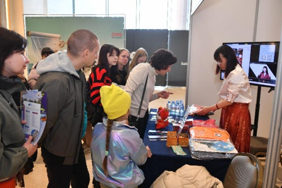 🎈On May 12, the 4th #HSKStudyinChina Education and Career Expo kicked off in Russia, seeing the participation of over 30 famous Chinese universities and enterprises, including Tsinghua University (@Tsinghua_Uni), Peking University (@PKU1898), Zhejiang University (@ZJU_China),