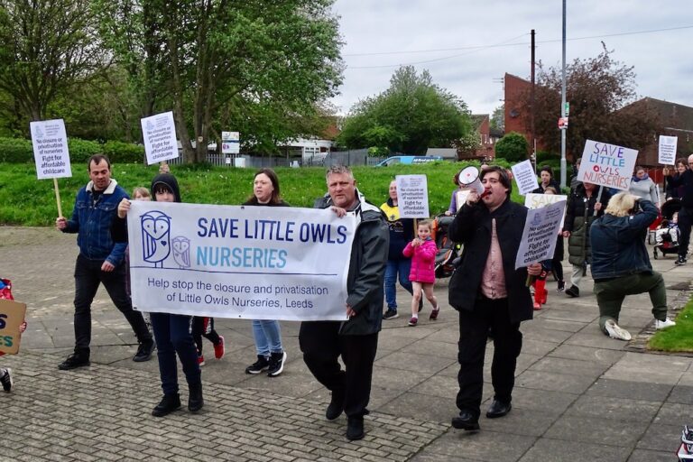 All credit to the families + campaigners fighting to save the popular + successful #LittleOwls nurseries across #Leeds. These are key local assets, government cuts are putting them at risk, but we can hopefully work together to find a good way thru this: southleedslife.com/parents-fight-….