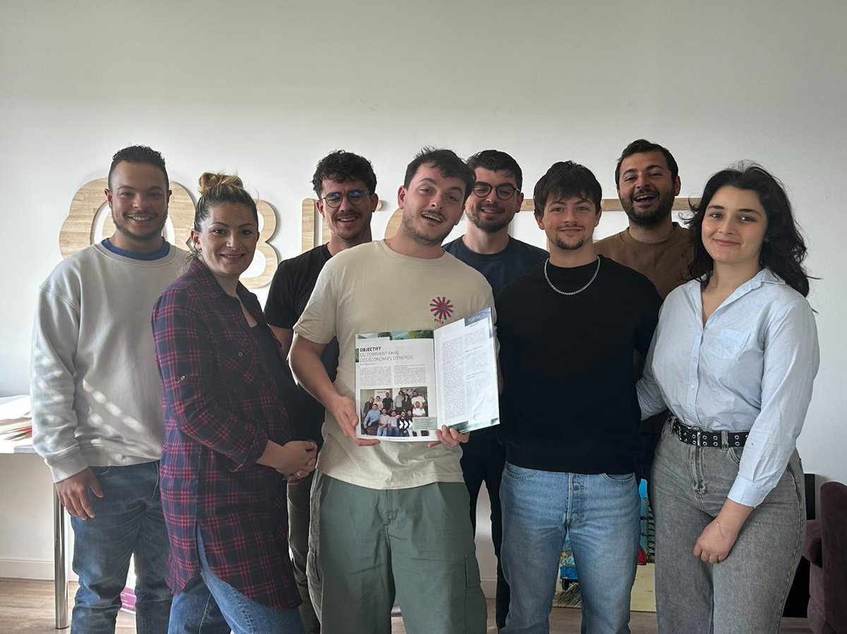 OBJECTIF7_'s tweet photo. Nous sommes fières d'être présentés dans le #PôlesActu magazine de @Assoentreprises 📖✨
Merci à Christian Debette pour cet article !
#PAAP #AixEnProvence #PôleActu https://t.co/y7CxErq8Ht