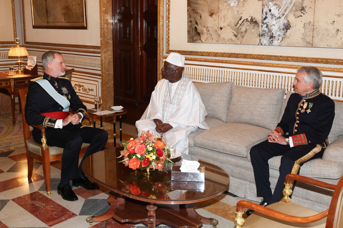El embajador de la República de Guinea, Framoï Mara, entrega al Rey sus Cartas Credenciales. ➡️casareal.es/ES/Actividades…