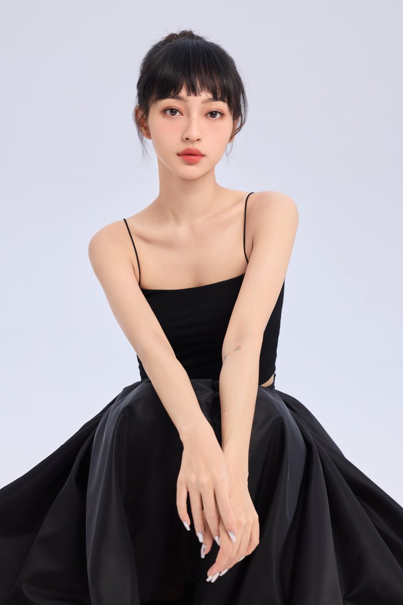 indahkus's tweet photo. Hai semuanya, after almost 1 year from my first program, and almost 6 months training, finally now I’m joining a new fresh program called “Go For It” at Tencent TV! So exciteddd! I will also debuting my very first chinese version of my song “It’s You”! See uU veru very soon!💙 https://t.co/edUQAe1CQ5