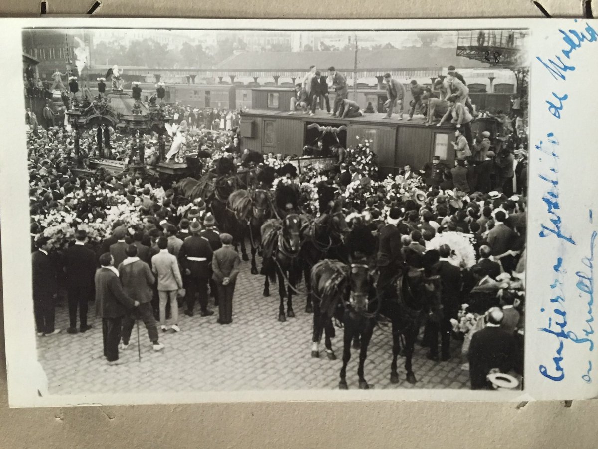 Joselito. Imágenes del traslado del cadaver. En la 2 foto se ve perfectamente el coche fúnebre (estufa)enganchado a la dumont con los caballos y cocheros de luto. 17 de mayo