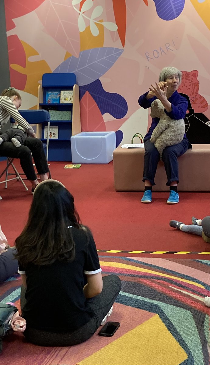 Sheena Roberts at #OrpingtonLibrary as part of the #OrpingtonLiteraryFestival running a brilliant Baby Bounce and Rhyme session!! @Orpington1st @LBofBromley @Better_UK