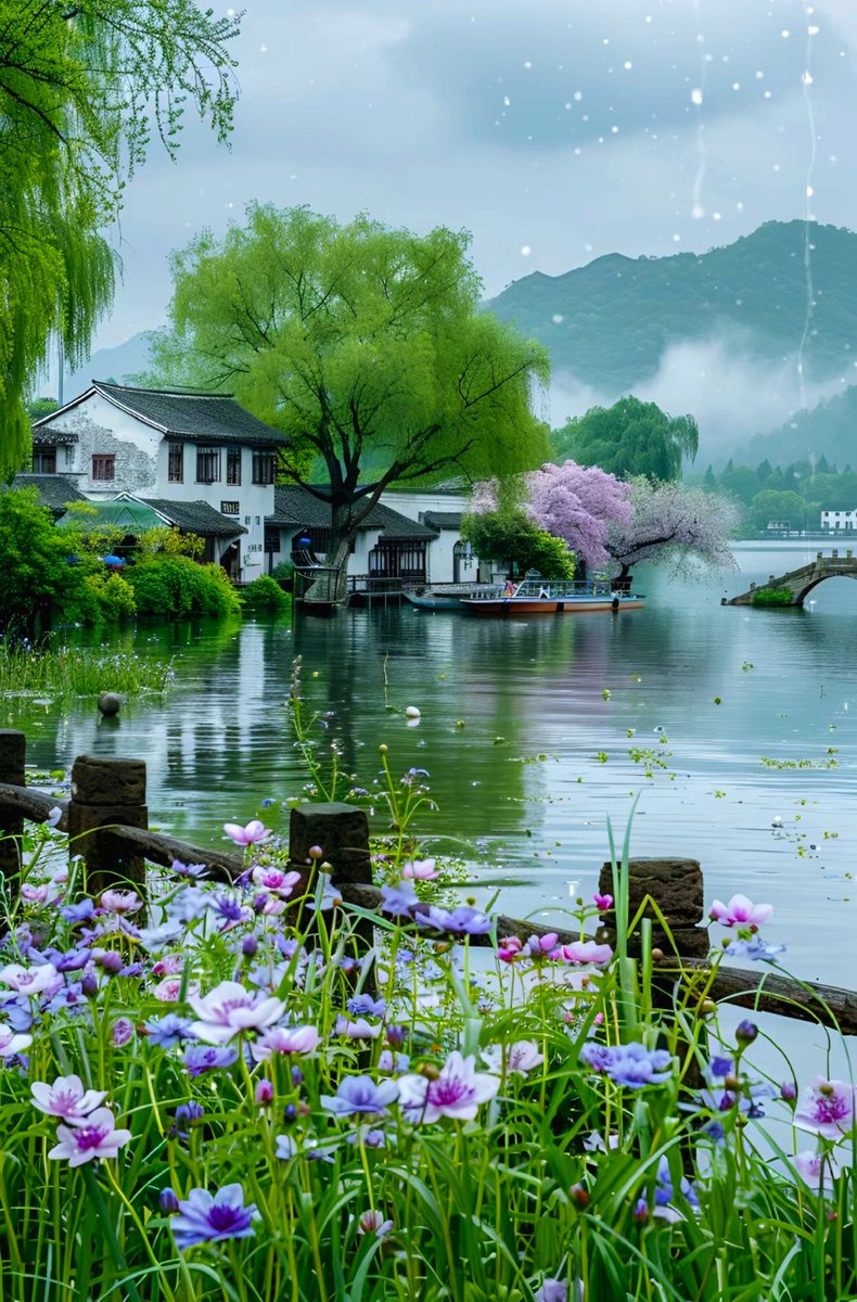 烟雨入江南，山水如墨染。
Misty rain south of the Yangtze River