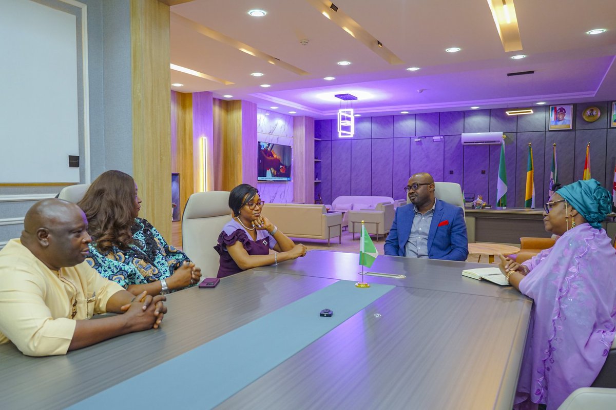 Yesterday, I received on courtesy visit the @tvcnewsng team, led by the CEO/GMD, Victoria Ajayi. As a vital component of nation-building, the media plays a crucial role in shaping public discourse and promoting national progress. During our meeting, I engaged in a productive