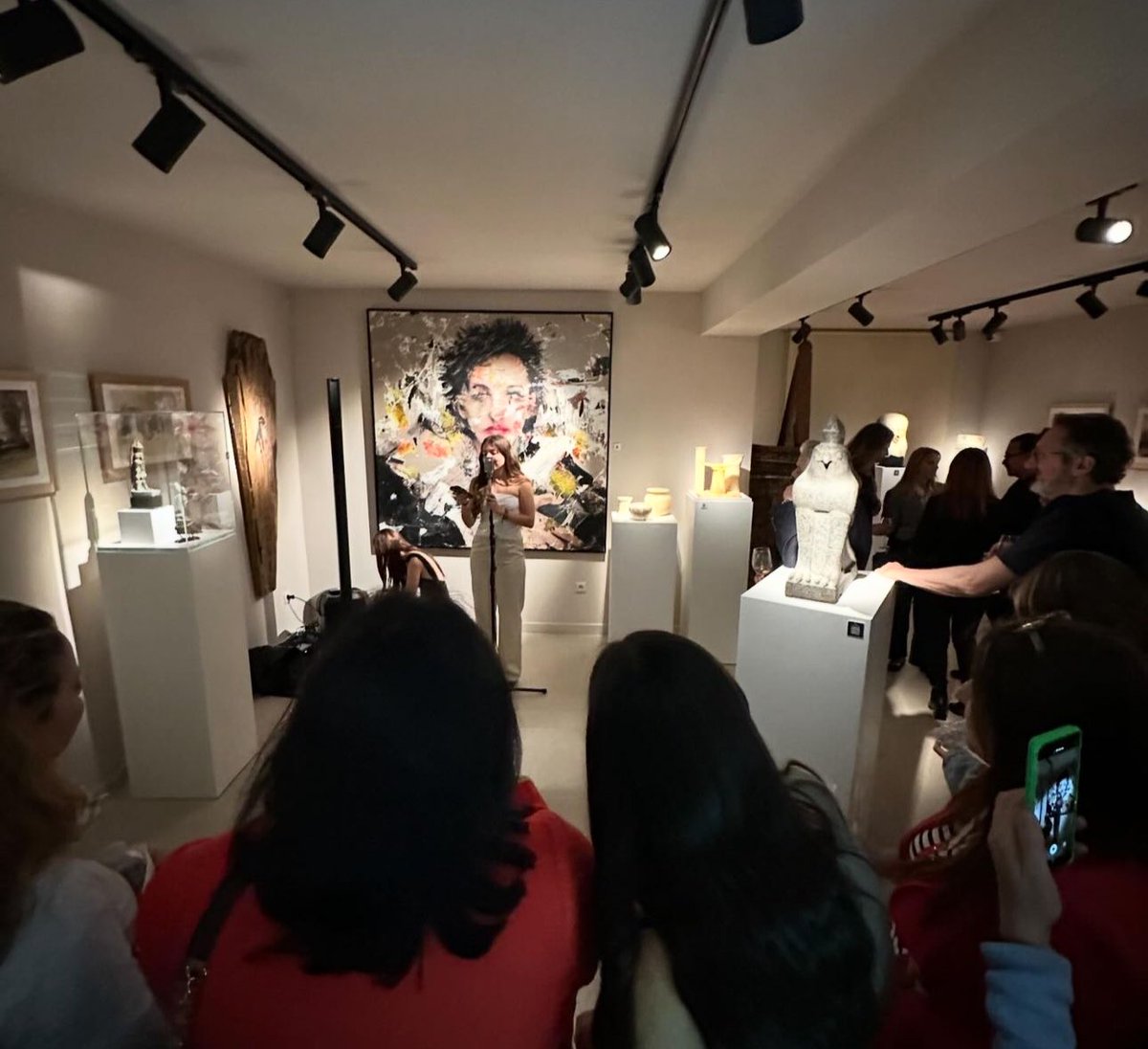 🎭 Maravillosa inauguración Galería Arte F. Cervera 🖼️ La prestigiosa Galería de #Arte F. Cervera, referente en la ciudad de #Barcelona, ha cambiado de ubicación 🥂Brindamos por el crecimiento empresarial y los negocios con corazón 🥂 #igualdad #diversidad #género 🚺🚹