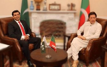 CryptoAlanReal's tweet photo. آج شہید ارشد شریف حیات ہوتے تو عمران خان کی تصویر دیکھ کر ایک بار  پھر وہ کہتے کہ

 "نہ جھکنے والا نہ بکنے والا قوم کا بہادرلیڈر جسے دیکھنےکیلیے ۲۵ کروڑ عوام منتظر تھی ۔"  

 آج شہید ارشد شریف کی یادستانے لگی ہے۔ 
یاد رکھیں: قاتلوں کو کسی صورت معافی نہیں ملے گی۔ https://t.co/QZXdtU6KEC