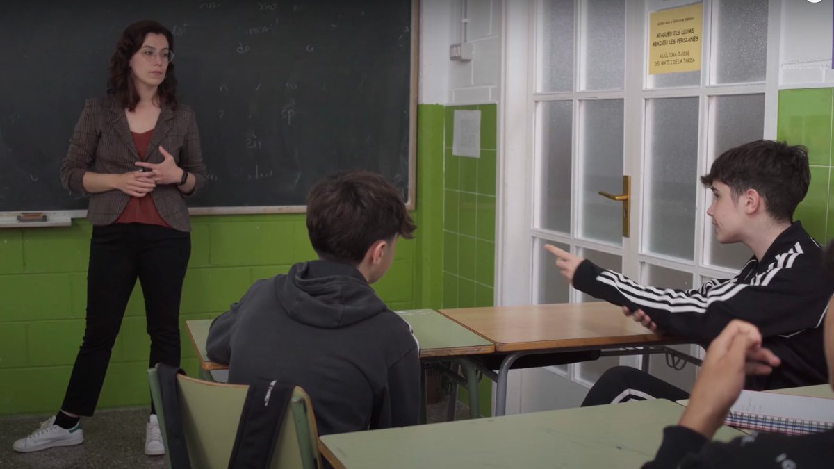 Cristina Gironès (@cristinagir0nes) on Twitter photo 🎙️Fa uns dies vaig tenir l'oportunitat de visitar l'<a href="/InsFortPius/">INS Fort Pius</a> per fer dos tallers de "Premsa a les escoles" amb alumnes de 2n d'ESO
Aquest programa, de <a href="/periodistes_cat/">Col·legi de Periodistes de Catalunya</a> amb la <a href="/ComissioEuropea/">Comissió Europea 🇪🇺</a>, forma als i les joves en educació mediàtica
ineditagencia.cat/producto/alfab…
👇 🎙️Fa uns dies vaig tenir l'oportunitat de visitar l'<a href="/InsFortPius/">INS Fort Pius</a> per fer dos tallers de "Premsa a les escoles" amb alumnes de 2n d'ESO
Aquest programa, de <a href="/periodistes_cat/">Col·legi de Periodistes de Catalunya</a> amb la <a href="/ComissioEuropea/">Comissió Europea 🇪🇺</a>, forma als i les joves en educació mediàtica
ineditagencia.cat/producto/alfab…
👇