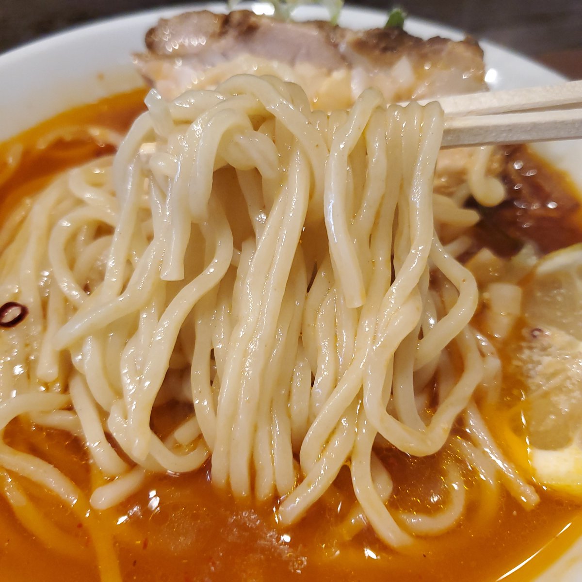 中華蕎麦 志
まかない🍜
ココビアータ🍅🌶(鶏)
今週からつけ麺の麺が変わって加水高めのツルモチ麺を採用🙆🏻オネダリの一杯✌ポルチーニ茸の香り高い鶏油とピリ辛トマトでThe スープパスタ🍝私はサイコーにツボってしまったョ💡おいㄘぃハッピー🤤

夜の部からつくば鶏と鴨の醤油sobaやります☝