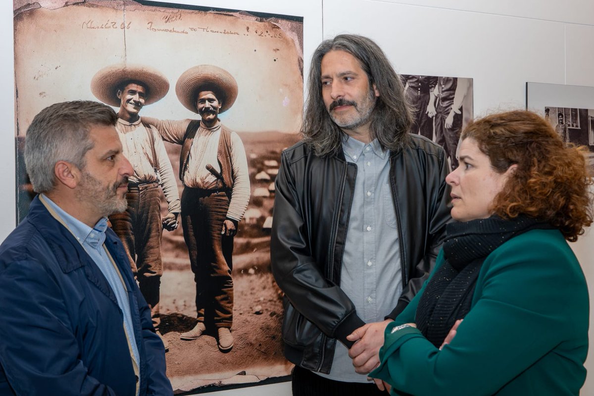 El DG de LGTBI, @juliovalleiscar, asistió junto a la Subbdelegada del Gobierno a la inauguración de la exposición Cuir inexistente, de Felipe Rivas, dentro de las actividades del Festival Corufest.