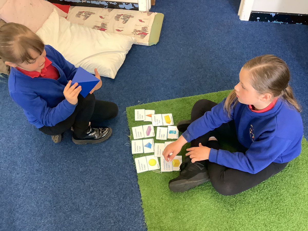 HTPS_MrsWay's tweet photo. Learning about 3d shape today in Blwyddyn 3 @HTPSchool  #HTPSM https://t.co/mKUcWg7Ntr