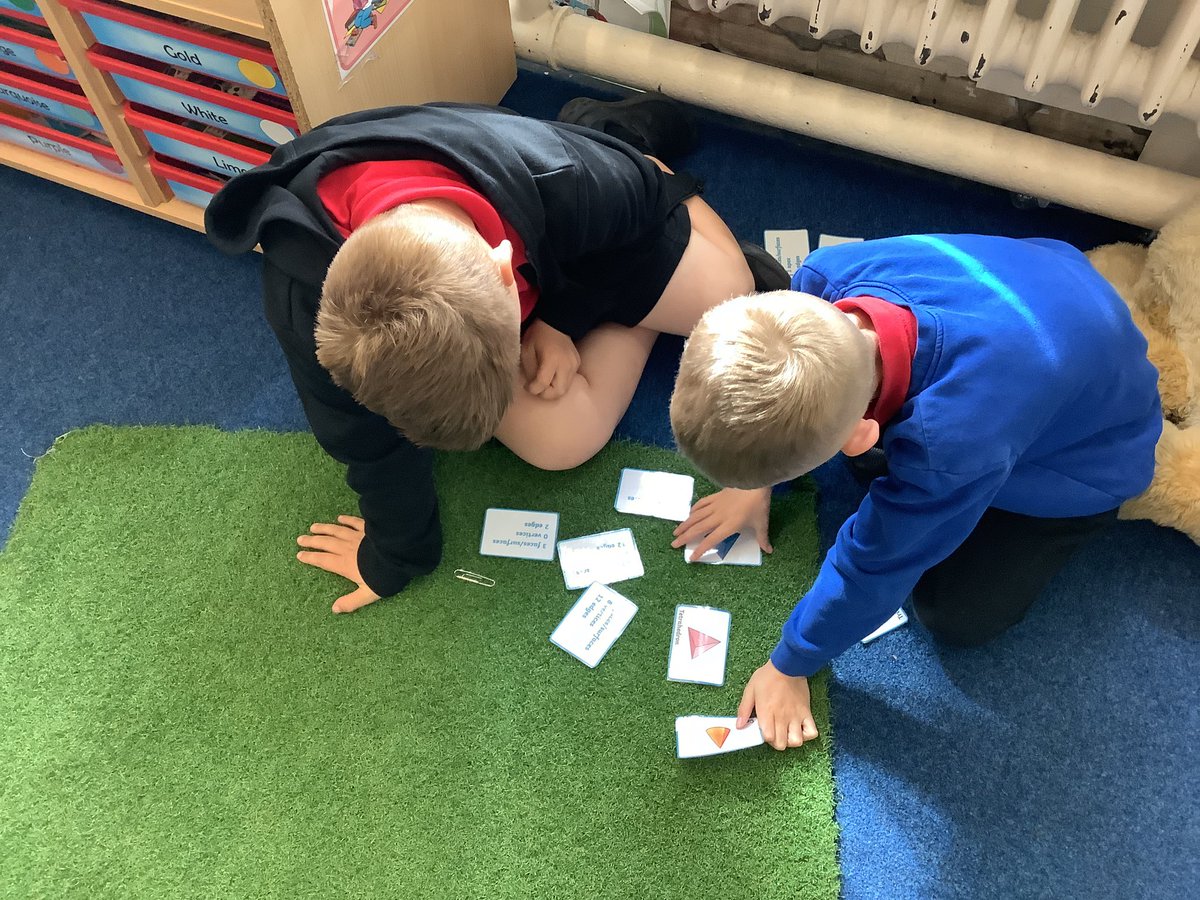 HTPS_MrsWay's tweet photo. Learning about 3d shape today in Blwyddyn 3 @HTPSchool  #HTPSM https://t.co/mKUcWg7Ntr