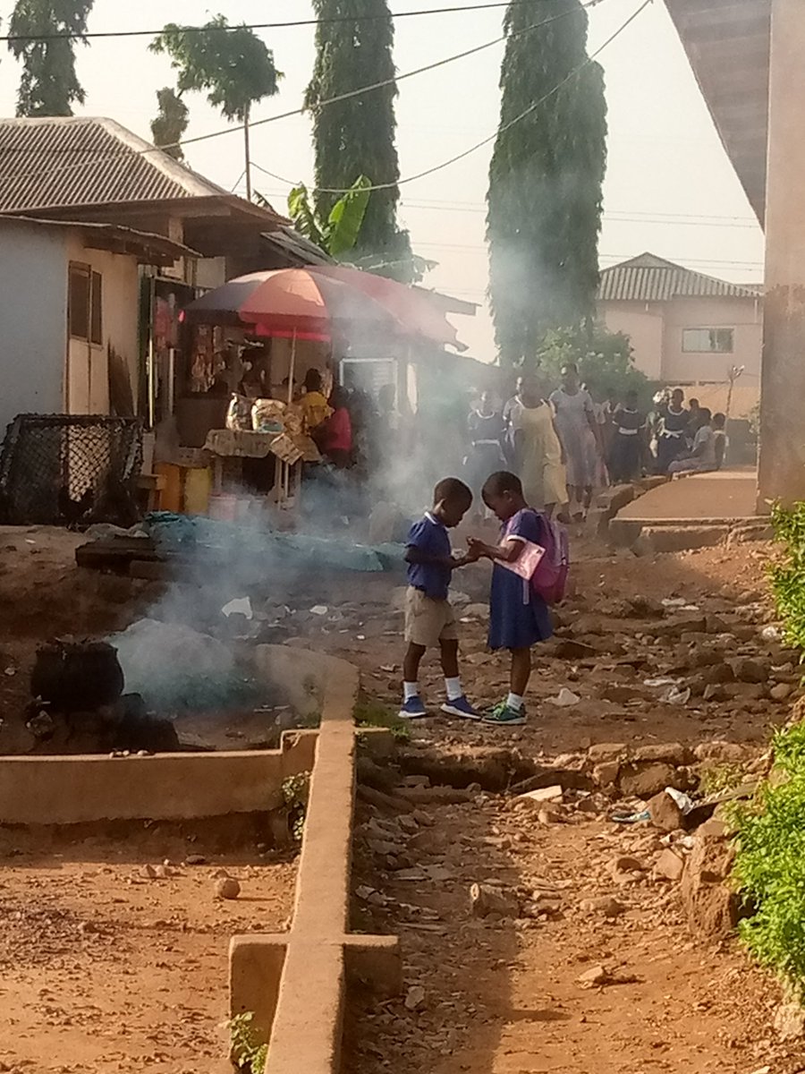 Without embracing clean fuel use  in our households, the vulnerable including school children especially, will continually be at risk of health complications due to Air Pollution exposure. #CleanAirForAll is a must. 
@GhanaAQ @kofiamegah @CleanAirFund @AirQoProject #BreatheAccra.