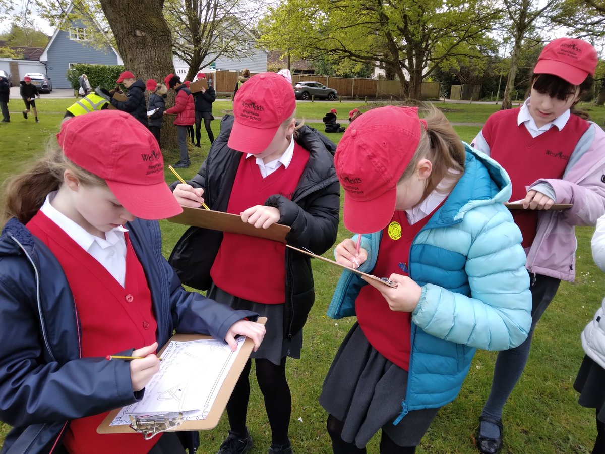 6CH are out and about on their local area walk today! We are using our map skills to map out our local area! #geographyfun