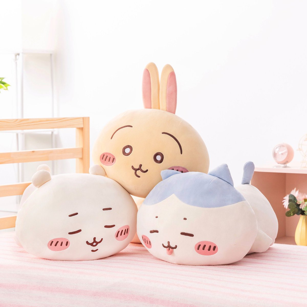ちいかわ マシュマロみたいな寝そべり抱きぬいぐるみ ちいかわグッズ案内 on X: