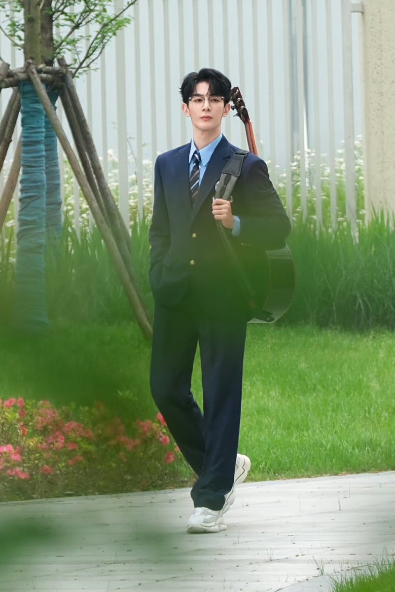 XZGgf_'s tweet photo. Handsome Guang 💙 https://t.co/qZrsE8WH4E