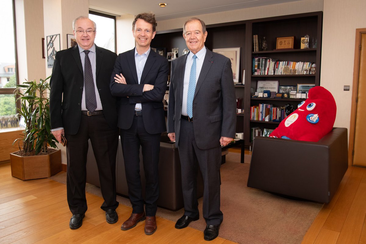 🏫 📚 🏫 📚Ce matin @jamescheron , Vice-Président du Conseil Régional chargé des lycées, est présent à Rueil pour visiter les lycées Richelieu et Gustave Eiffel.