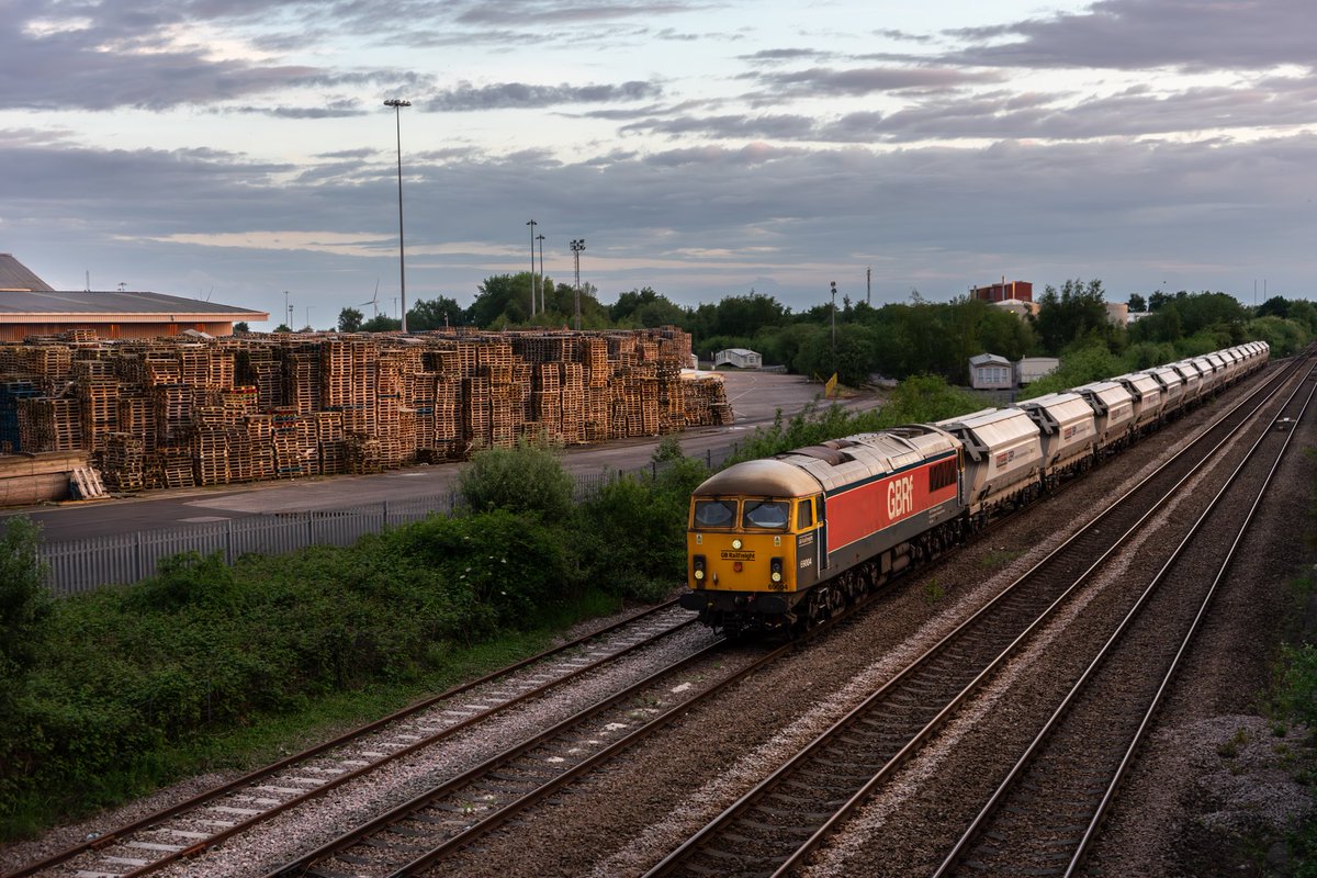 69004 arrives into Goole Up Goods Loop. Here it will run round and then onwards into the Guardian Glass Factory with its load of sand from Middleton Towers. Ive heard not many drivers are fond of this job. 15/05/24