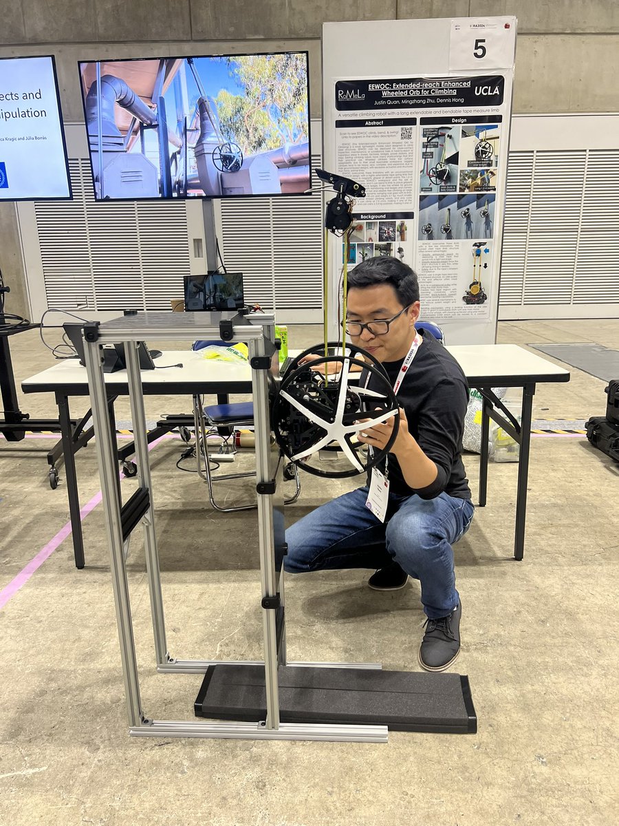 Fantastic demo and presentation, Justin Quan 

“EEWOC: Extended-Reach Enhanced Wheeled Orb for Climbing”
Justin Quan, Dennis Hong, Mingzhang Zhu

#ICRA2024 #RoMeLa #EEWOC #robot